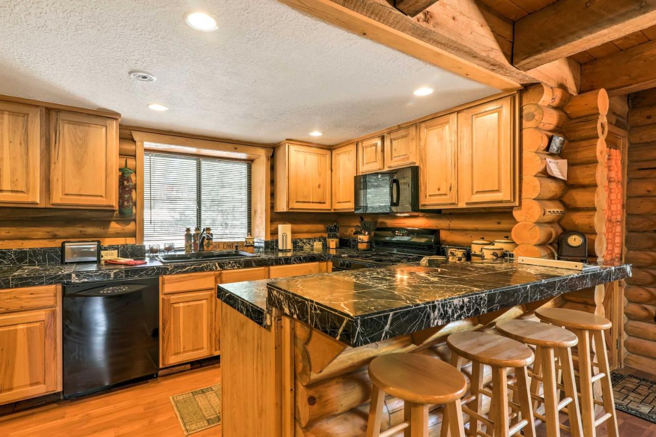 Cozy Utah Cabin With Deck And Fire Pit! Duck Creek Village Bagian luar foto